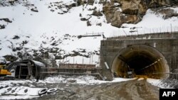 资料照：位于阿鲁纳恰尔邦正在施工中的西勒隧道（Sela Tunnel）。（2023年4月2日）