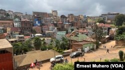 Un quartier de Bukavu, en RDC (Photo: Ernest Muhero/VOA)