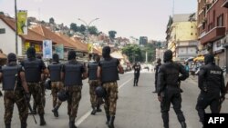 Les élections à Madagascar depuis son indépendance de la France en 1960 se sont rarement conclues sans être assorties de contestations ou d'une crise.