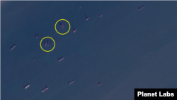 10일 북한 서해 석도 인근 해상을 촬영한 위성사진에 북한 선박 여러 척이 선체를 맞댄 장면(원 안)이 보인다. 사진=Planet Labs