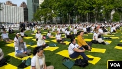 Participants practice poses at the 9th International Day of Yoga event at the United Nations, June 21, 2023. (Margaret Besheer/VOA) 