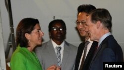 US Commerce Secretary Gina Raimondo, chats with Lin Feng, director general of China Ministry of Commerce, and US Ambassador to China Nick Burns, upon her arrival at the Beijing Capital International Airport, Aug. 27, 2023. (Andy Wong/Pool via Reuters) 