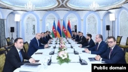 Almatı şəhərində Azərbaycan və Ermənistan xarici işlər nazirlərinin görüşü (Mənbə: Azərbaycan Xarici İşlər Nazirliyi) 