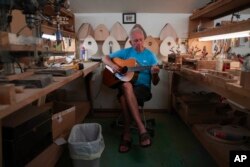 Mike Dulak iz Mizurija je jedan od sve više Amerikanaca koji se ne vezuju ni za jednu religiju (Foto: AP/Jessie Wardarski)