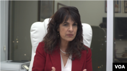 닛사나 다르샨-라이트너 변호사가 VOA와 인터뷰를 하고 있다.