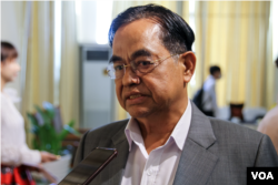 កែ រឹទ្ធិ អគ្គនាយករងនៃអគ្គនាយកដ្ឋានសេវាកម្មច្បាប់និងបច្ចេកទេសនៃ គ.ជ.ប ផ្តល់បទសម្ភាសន៍ឱ្យវីអូអេ នៅក្នុងសិក្ខាសិលាមួយស្តីអំពីការពង្រឹងអំណាចរបស់ស្ត្រីក្នុងជួរដឹកនាំនយោបាយ នៅរាធានីភ្នំពេញ កាលពីថ្ងៃទី ១៤ ខែមីនា ឆ្នាំ ២០២៣។ (ស៊ឹម ចាន់សំណាង/វីអូអេ)