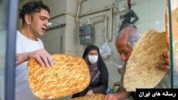 یک نانوایی در ایران.