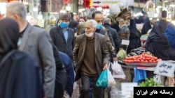 برخی از نمایندگان مجلس آمار تورم اعلام شده بانک مرکزی را زیر سوال می‌برند.