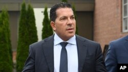 Pengacara Joseph Tacopina berbicara dalam konferensi pers di Schoharie, New York, pada 2 September 2021. (Foto: AP/Hans Pennink)