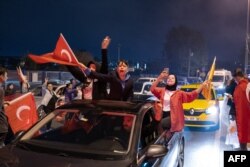 Pristalice AKP-a na ulicama Istanbula, 14. maj 2023.