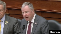 美国国会众议院军委会战略力量小组主席道格·兰博恩(Doug Lamborn)主持《2024 财年战略力量态势听证会》。（国会众议院军委会听证会截图）