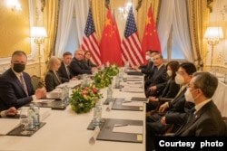 资料照：美国国家安全顾问沙利文与中共中央外事办主任王毅在维也纳举行会谈。（2023年5月10日）