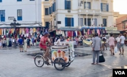 An ice cream vendor pedals through the Medina of Tunis. As summer ends, Tunisians face an uncertain fall. (Lisa Bryant/VOA)
