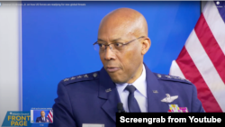 찰스 브라운 미 합참의장이 22일 미국의 민간 연구단체인 ‘애틀랜틱 카운슬’이 주최한 대담에서 질문에 답변을 하고 있다.