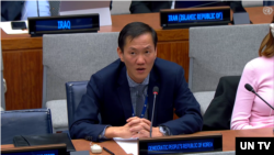 김인철 유엔주재 북한대표부 서기관이 17일 뉴욕 유엔본부에서 열린 유엔총회 제4위원회 회의에서 유엔사 해체를 주장하고 있다. 