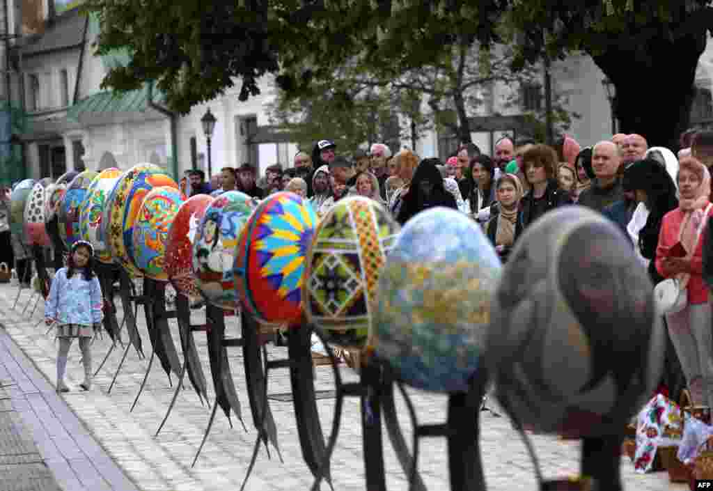 Ukrainian orthodox devotees take part in the Easter service outside the Assumption Cathedral of the Kyiv Pechersk Lavra in Kyiv, May 5, 2024, amid the Russian invasion in Ukraine. 