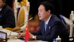 윤석열 한국 대통령이 지난해 11월 캄보디아 프놈펜에서 열린 아세안+3 정상회의에서 발언하고 있다.