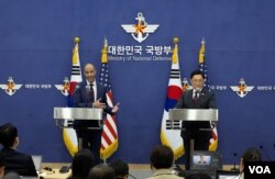 10일 한국 서울 국방부 청사에서 조창래 한국 국방부 정책실장과 비핀 나랑 미국 국방부 우주정책차관보 대행이 제3차 핵협의그룹(NCG) 회의 뒤 공동언론성명을 진행중이다.