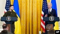조 바이든 미국 대통령과 볼로디미르 젤렌스키 우크라이나 대통령이 21일 백악관에서 회담에 이어 공동 기자회견을 했다.