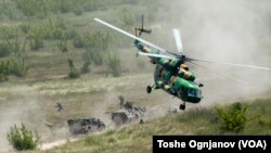  Постоечките транспортни хеликоптери Ми-17 и Ми-8 ќе бидат заменети со воени хеликоптери во производство на италијанскиот производител „Леонардо“ (Воена НАТО вежба 'Брз одговор 23' на армискиот полигон Криволак)