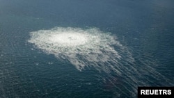 지난해 9월 폭발한 노르트스트림 파이프에서 누출된 가스로 해수면에 거품이 퍼지고 있다. (자료사진)