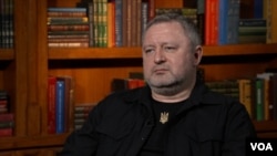 乌克兰总检察长安德里·科斯汀接受美国之音专访的视频截图。