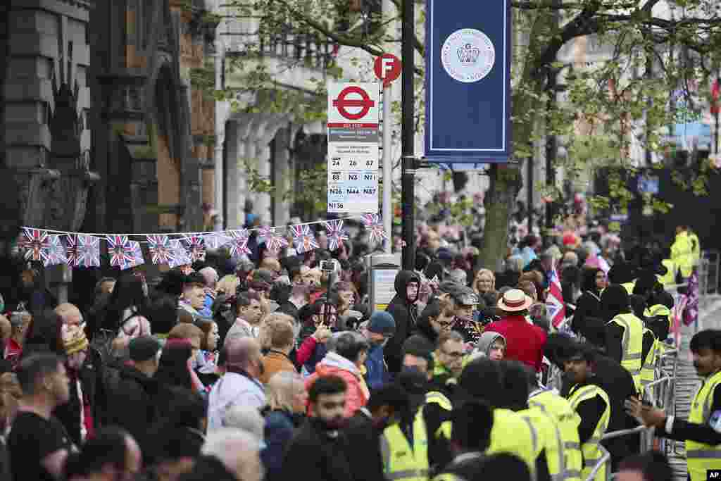Members of the public gather near Parliament Square ahead of the coronation ceremony for Britain's King Charles III in London, May 6, 2023. 