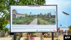 Depuis la chute de l'arbre, l'accès de la place aux enchères est interdit.