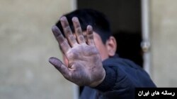 جمعیت بالای کودکان کار در ایران یکی از معضلات اجتماعی که گاه موضوع بحث‌های رسانه‌ای می‌شود. آرشیو