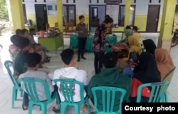 Remaja Desa Klungkung, Jember mendapat pembekalan dan pelatihan untuk pemberdayaan ekonomi masyarakat (foto: Alit Indonesia).