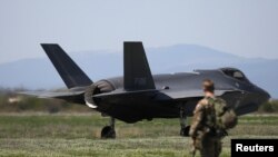 네덜란드 공군의 F-35 전투기.