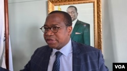 FILE - Mthuli Ncube Zimbabwe’s finance minister speaking to reporters in Harare in this file picture. (Columbus Mavhunga/VOA)