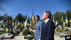 آنتونی بلینکن، وزیر امورخارجه آمریکا، در کنار دیمیترو کولبا، وزیر امور خارجه اوکراین، در کی‌یف، ۱۵ شهریور ۱۴۰۲ - تصویر از وزارت امورخارجه اوکراین