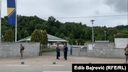 Ulaz memorijalni centar Potočari, na dan glasanje o rezoluciji o srebreničkom genocidu pred UN-om. 23.05.2024.