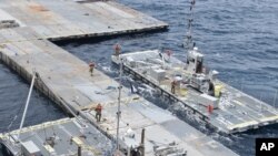 팔레스타인 가자지구 해안에 설치된 부유식 임시부두