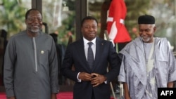 Le président Faure Gnassingbé (centre) est au pouvoir depuis 2005 à la suite de son père qui a passé près de 38 ans à la tête de l'Etat.