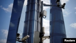 资料照：上海浦东陆家嘴金融区的监控摄像头。（2022年10月17日）