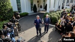 U.S. House Speaker Kevin McCarthy and Senate Minority Leader Mitch McConnell speak to reporters after debt limit talks with U.S. President Joe Biden at the White House in Washington, May 9, 2023. 