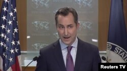 매튜 밀러 미국 국무부 대변인이 3일 워싱턴 국무부 청사에서 정례브리핑을 하고 있다.