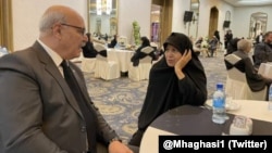 محمدحسین آقاسی در توئیتر خود عکسی با فائزه هاشمی در یک مراسم را منتشر کرده است. 