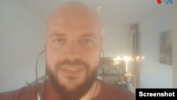 Диме кој ги пакува куферите за дома, вели дека постои страв од ескалација, да не се вмеша некоја друга земја. 