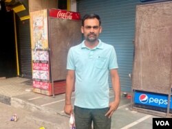 លោក Singh Chandel ដែលជាអ្នកបើកបរម្នាក់។ លោកពិបាកស្វែងរកការងារធ្វើ ប៉ុន្តែនៅតែបោះឆ្នោតឱ្យគណបក្ស BJP។ (Anjana Pasricha/VOA)