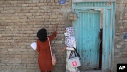 د ګوزڼ ضد واکسین دوې کارکوونکې 