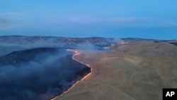 Kebakaran yang dikenal dengan sebutal Corral Fire tampak melahap wilayah dekat Tracy, California, pada 2 Juni 2024. (Foto: California Department of Forestry and Fire Protection via AP)