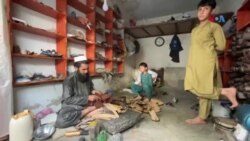 د پېښوري څپليو افغان کسبګر
