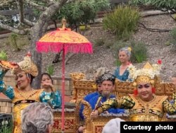 Penampilan Tari Legong Gamelan Gadung Kasturi dalam Pertunjukan "Bali by The Bay" di San Francisco, AS (foto courtesy: Made Yoni/VOA).