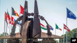 Конечната одлука за предлогот нема да дојде додека шефовите на држави на НАТО не се состанат на Самитот во јули.