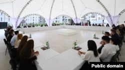 Prezident İlham Əliyevin Şuşa şəhərinə köçən sakinlərlə görüşü (Mənbə: Prezident Administrasiyası)