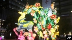 一年一度的台北灯会2023年2月13号在台北市开幕。上海台办副主任李晓东率一行六名上海官员应台北市政府邀请前来参加。这是新冠病毒大流行三年多以来中国官方派往台湾的第一个访问团。