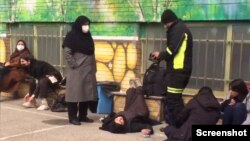 معاون وزیر بهداشت جمهوری اسلامی گفت دولت به مسمومیت ناشی از حمله «انتقامی» با گاز شیمیائی به دختران دانش‌آموز رسیدگی خواهد کرد